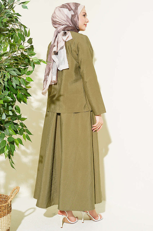 Completo con gonna parachute e bottoni oro, verde oliva