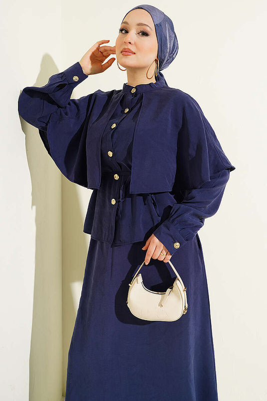 Ensemble jupe en modal avec cape et boutons dorés, bleu marine