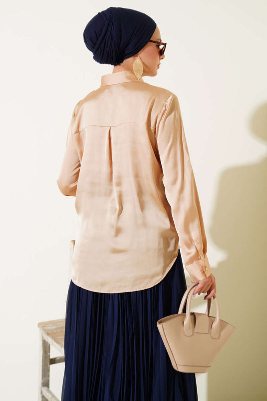 Chemise en satin à boutons dorés Camel