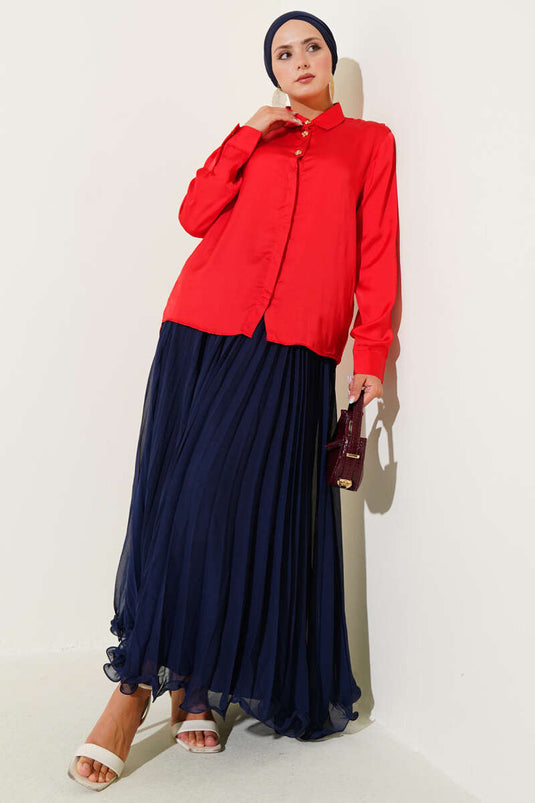 Chemise en satin à boutons dorés rouge