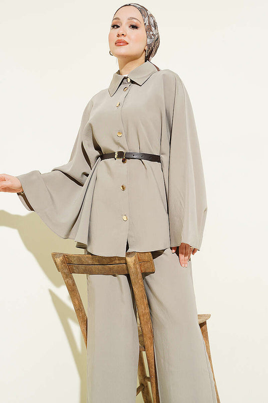 Set poncho in tensel con bottoni dorati, colore visone