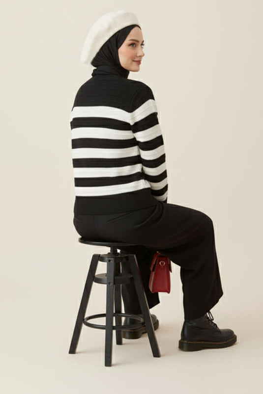 Cardigan court en maille à boutons dorés noir