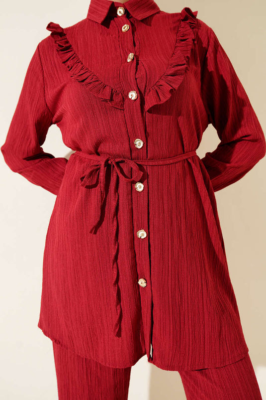 Ensemble deux pièces bordeaux à volants en V et boutons dorés