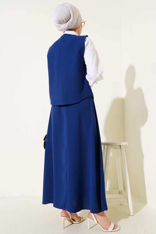 Costume deux pièces bleu marine avec gilet et jupe à boutons dorés