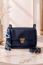 Sac Bleu Marine Avec Fermeture Or Et Détails Foulard