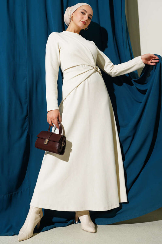 Robe côtelée à boucle dorée, écru