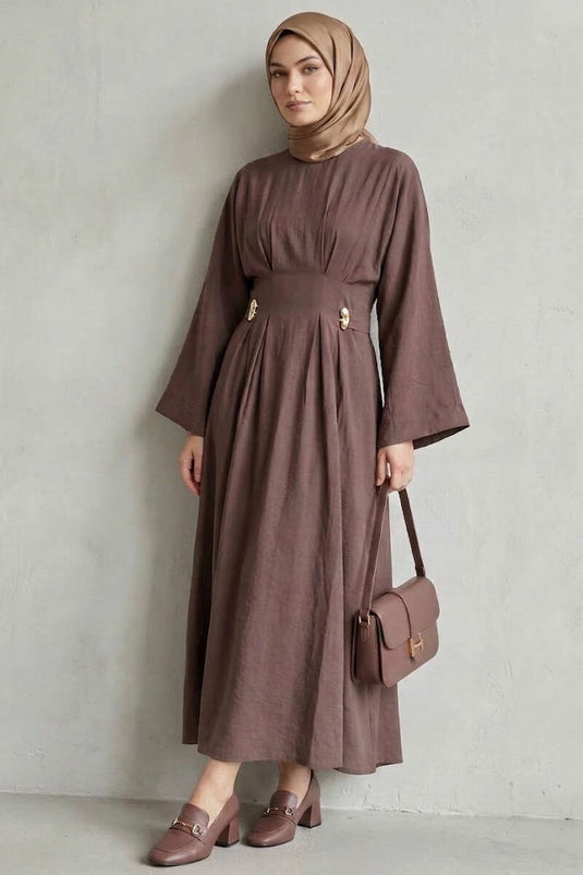 Kleid mit goldener Schnalle und Stift-Details, Braun