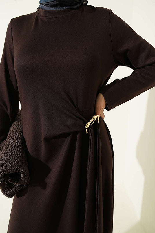 Goldene Schnalle Seitliche Bindung Kleid In Kaffee