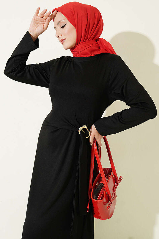 Robe Noire À Boucle Dorée Et Liens Latéraux