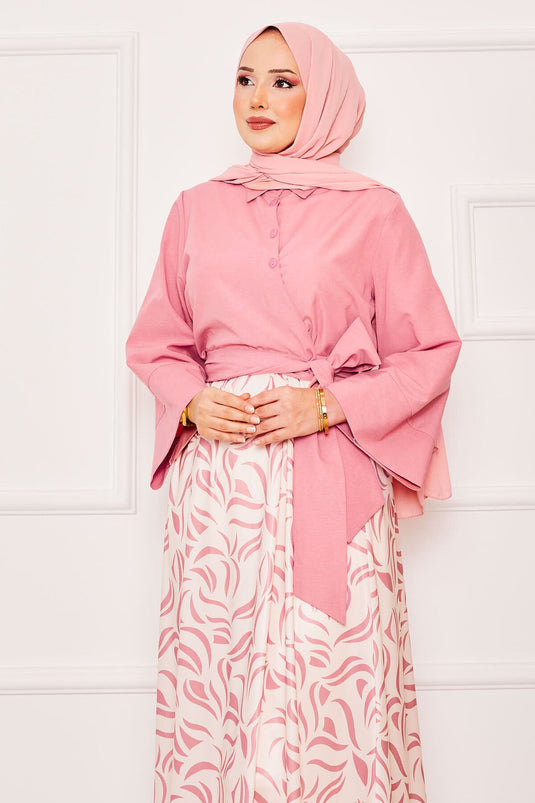 Chemise ceinturée et tailleur jupe à manches larges Poudre