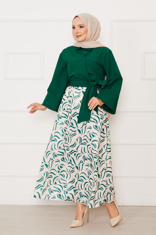 Chemise ceinturée et tailleur jupe à manches larges couleur émeraude