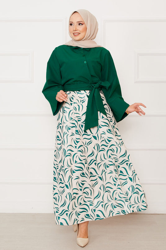 Chemise ceinturée et tailleur jupe à manches larges couleur émeraude