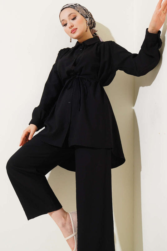 Costume deux pièces noir avec col chemise et ceinture à la taille