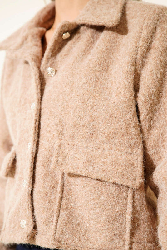 Veste courte en cachemire à col chemise et poches, couleur latte