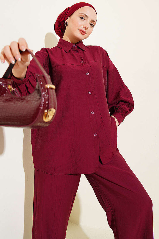 Ensemble deux pièces bordeaux avec col chemise et détails de couture