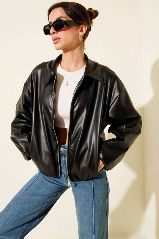 سترة جلدية بسحاب وياقة قميص باللون الأسود