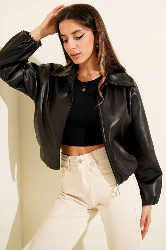 جاكيت جلد قصير أسود بياقة قميص وسحاب أمامي