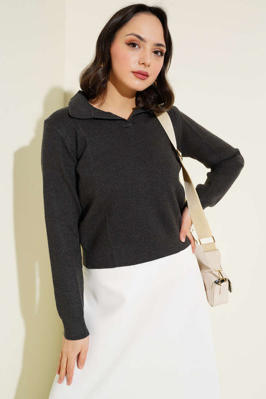 سترة قصيرة محبوكة بياقة قميص بلون دخاني