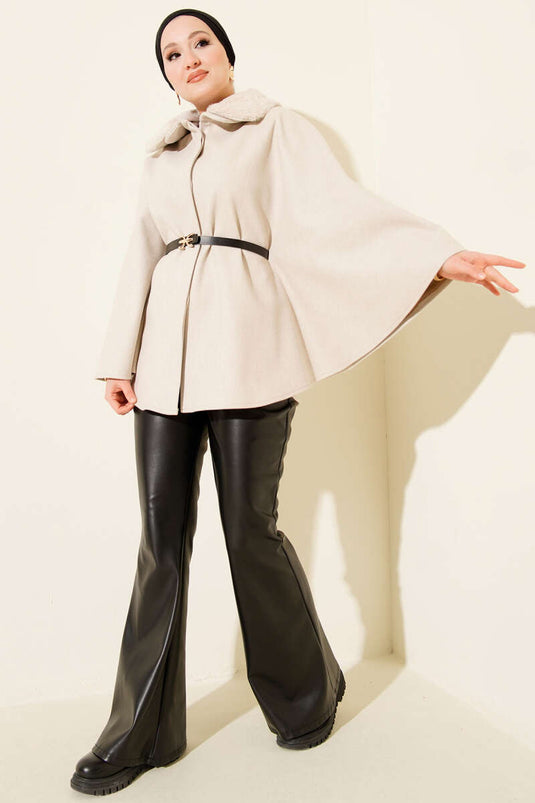 Poncho beige en cachemire doublé de fourrure et col chemise