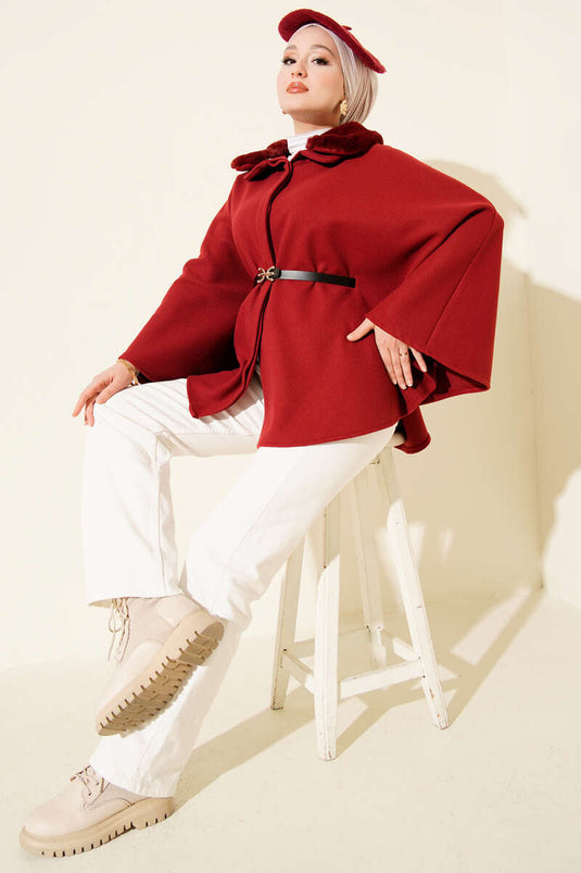 Poncho en cachemire bordeaux à col chemise et doublure en fourrure