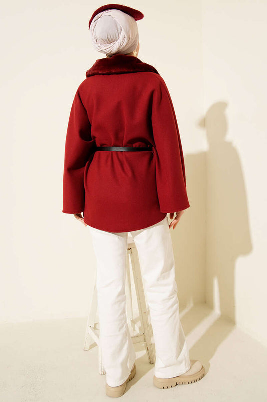 Poncho en cachemire bordeaux à col chemise et doublure en fourrure