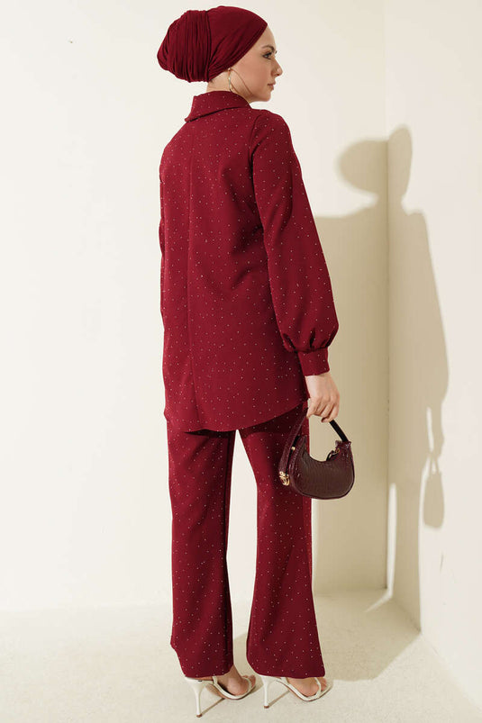 Ensemble deux pièces bordeaux avec col chemise et ornements en pierres