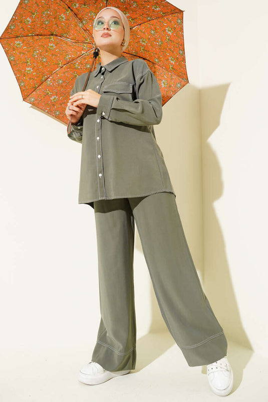 Costume deux pièces kaki à col chemise et poche unique
