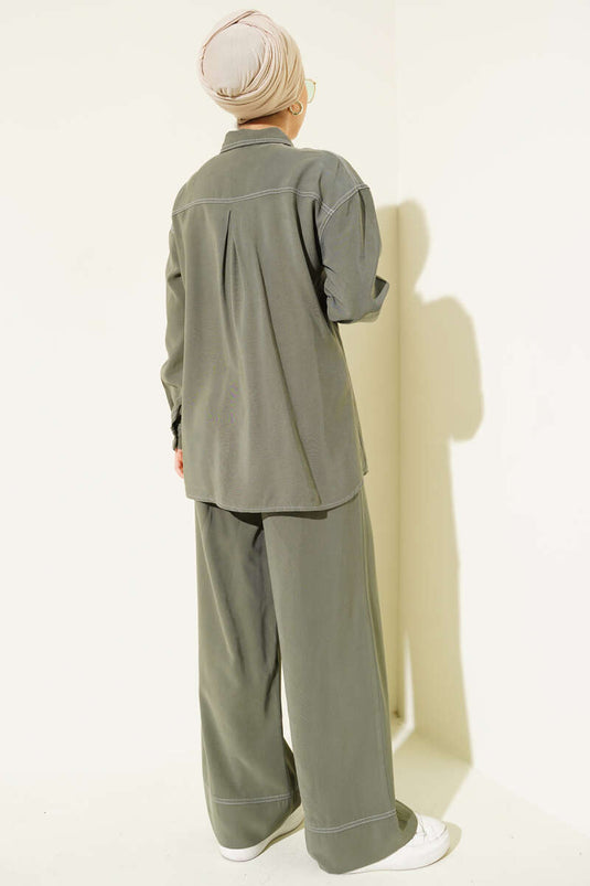 Costume deux pièces kaki à col chemise et poche unique