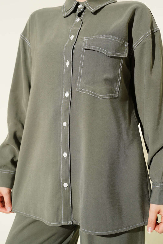 Costume deux pièces kaki à col chemise et poche unique