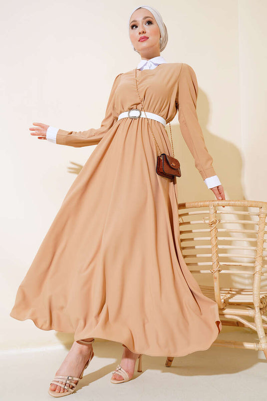 فستان بياقة القميص لاتيه