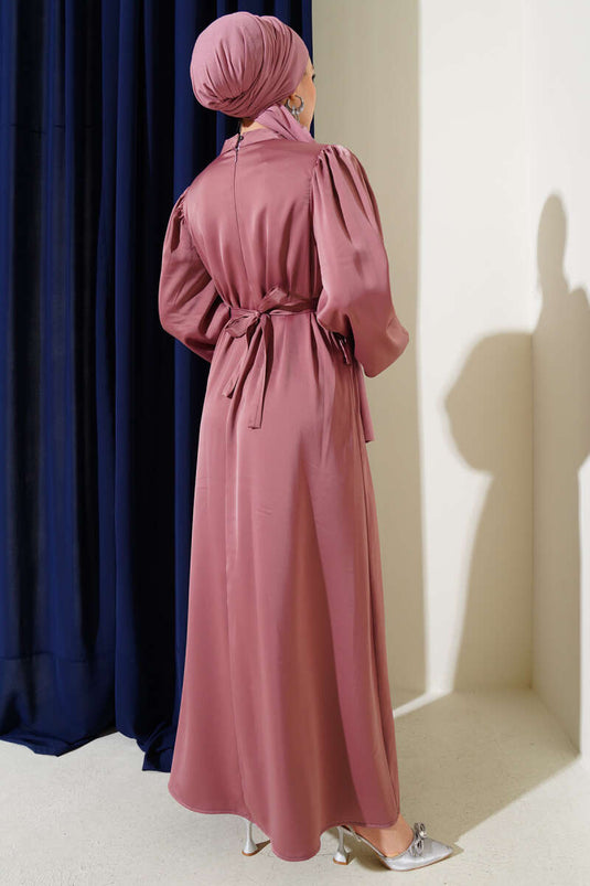 Satinkleid mit Ballonärmeln und Rosenaccessoire, Farbe: Altrosa