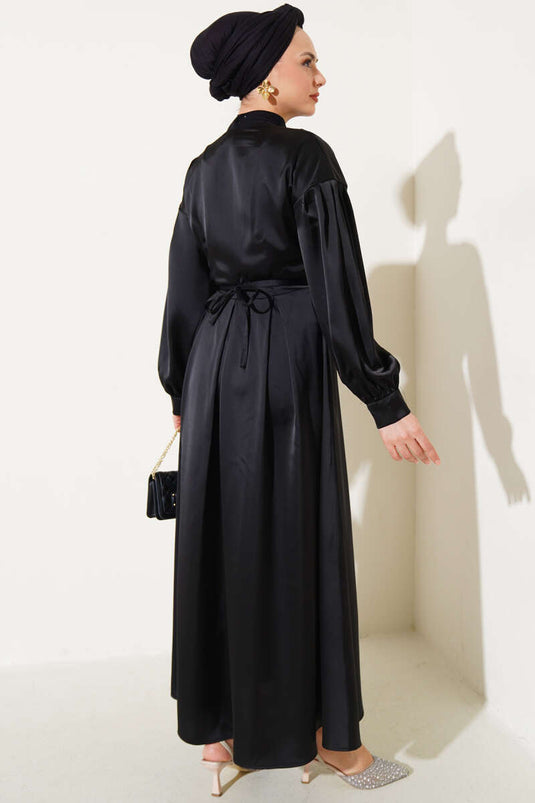Gül Aksesuarlı Saten Elbise Siyah