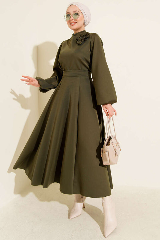 Ensemble deux pièces avec jupe brodée de roses, kaki