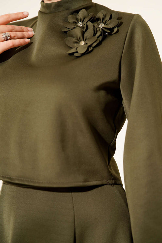 Ensemble deux pièces avec jupe brodée de roses, kaki