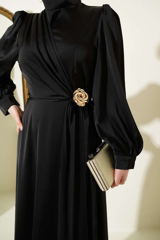 Gül-Detail Satin Abendkleid Schwarz