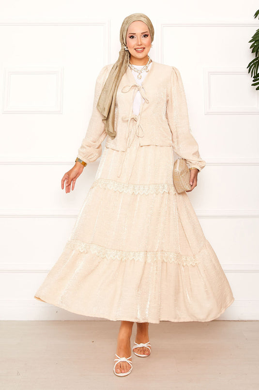 بدلة كيمونو بتنورة وتفاصيل من الدانتيل باللون الكريمي