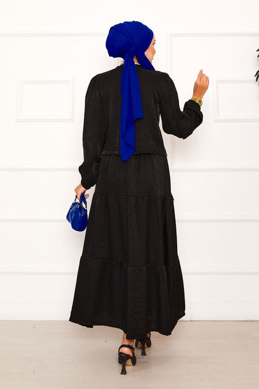 بدلة كيمونو سوداء بتنورة وتفاصيل من الدانتيل