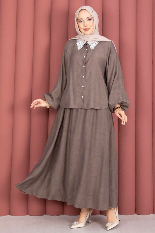 Completo camicia e gonna con colletto in pizzo e bottoni frontali, colore visone