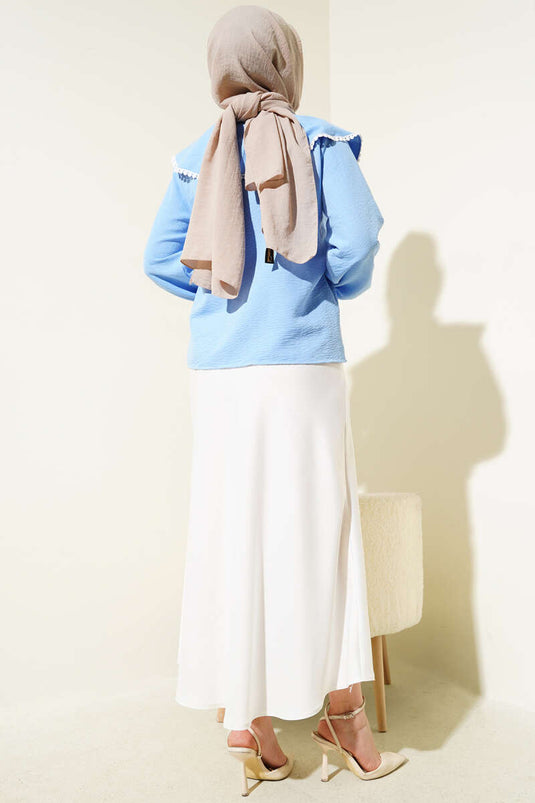 قميص قصير بياقة بحار مزينة بالدانتيل باللون الأزرق