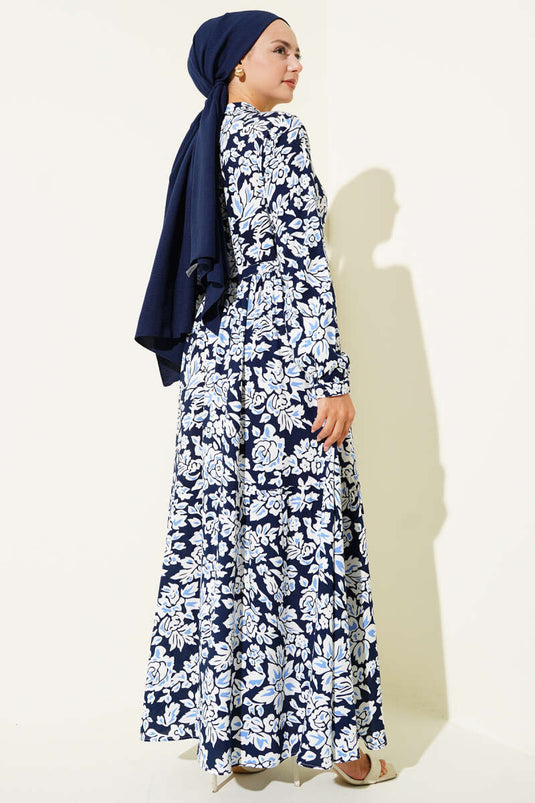 فستان بنقشة مميزة، بياقة صينية وخصر مرتفع، باللون الأزرق الداكن