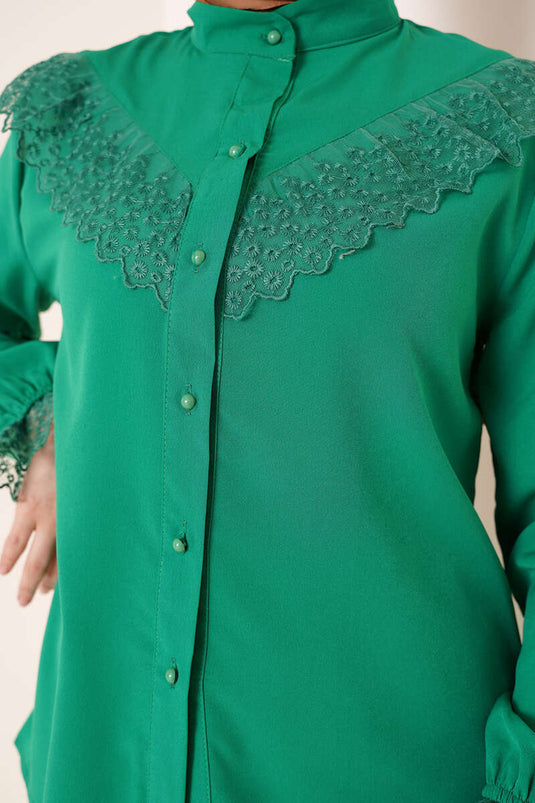 Magnifique Chemise Bordée De Dentelle à Col Vert