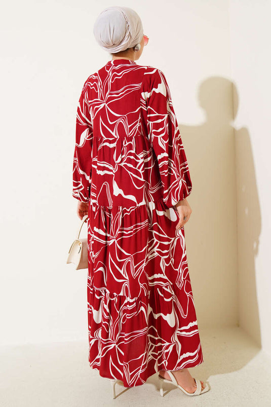 فستان بورجوندي بتفاصيل نقشة ياقة القاضي