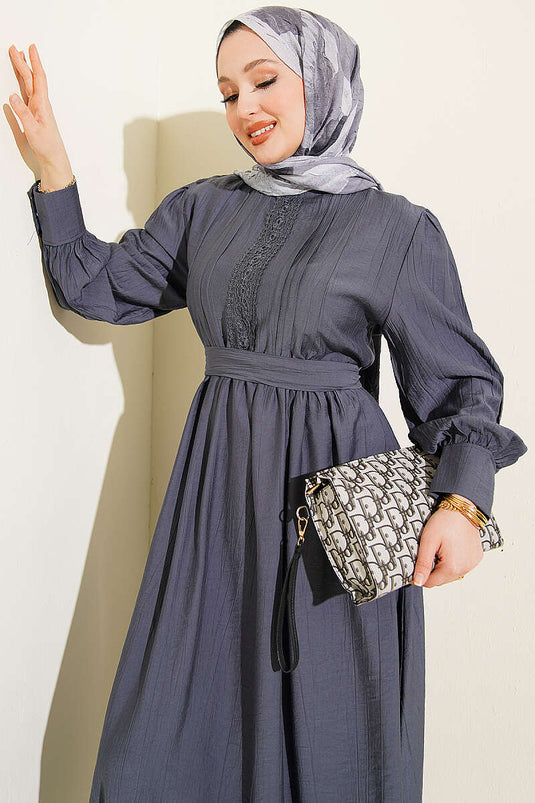 Robe Hakim à col guipure avec ceinture, couleur fumée