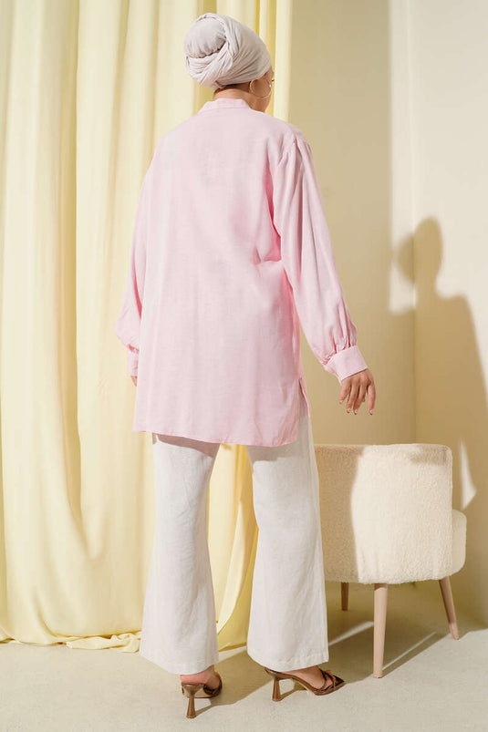 Tunique rose détaillée avec ceinture et col de juge