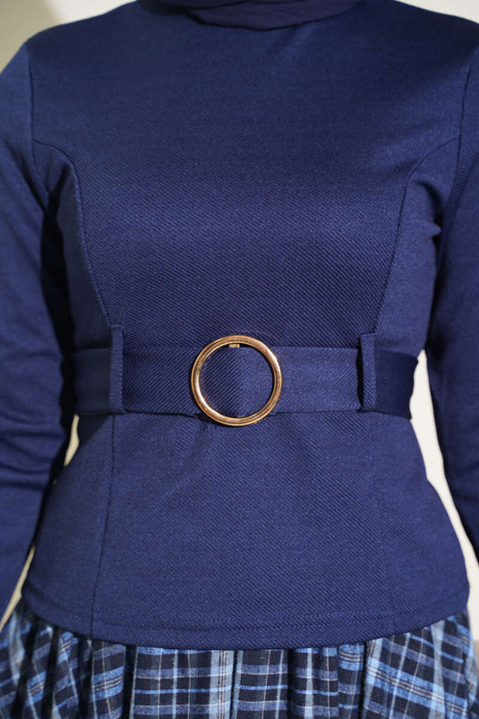 Blusa Azul Marino Con Detalle De Cinturón De Anillo