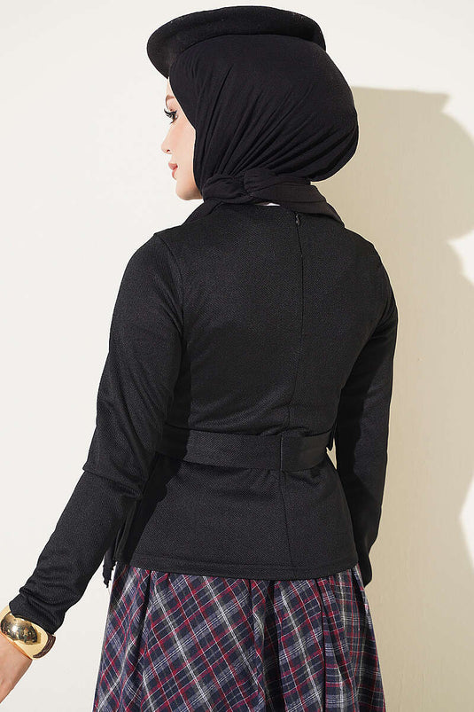 Blusa Negra Con Detalle De Cinturón De Anillo