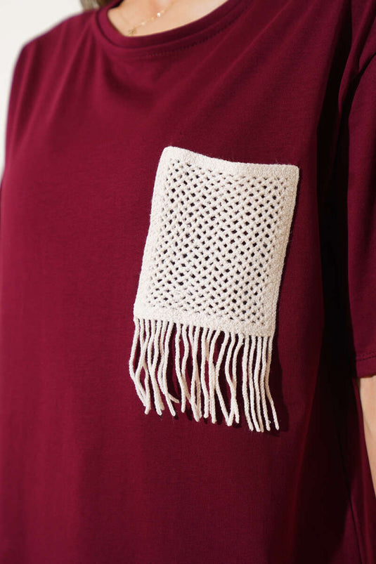 تي شيرت بجيوب من القش باللون العنابي