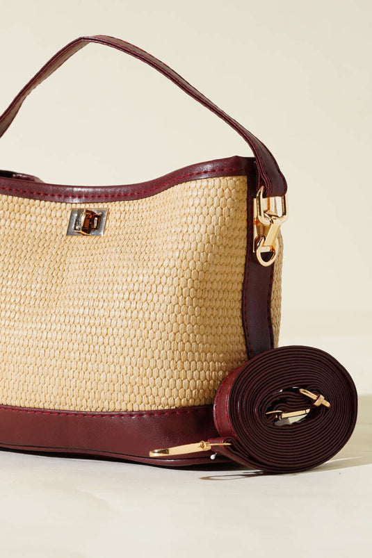 حقيبة بمظهر القش باللون الأحمر الداكن