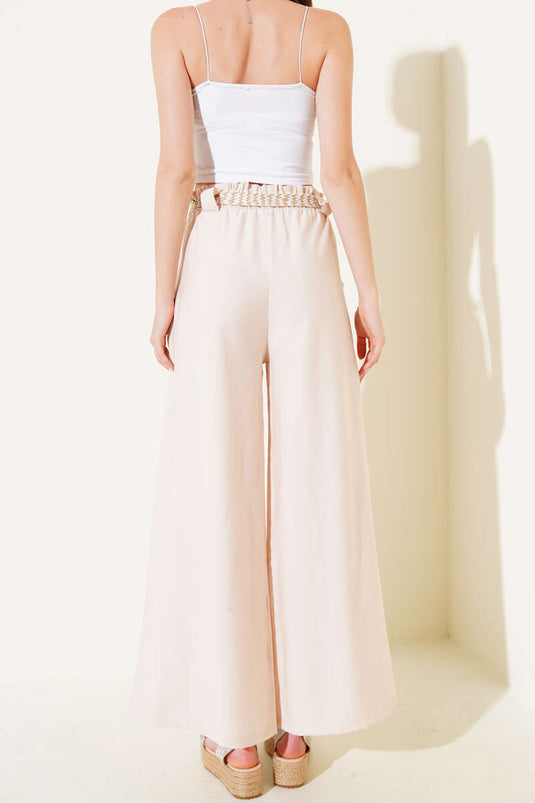 بنطلون واسع الساق مع حزام من القش، بيج