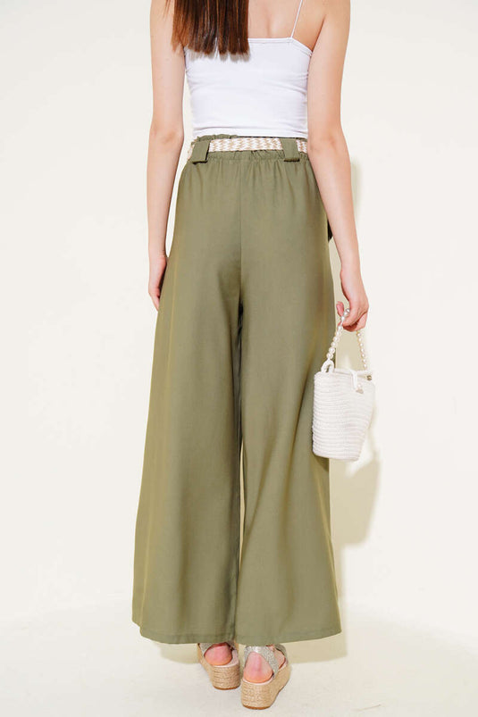 بنطلون كاكي واسع الساق مع حزام من القش